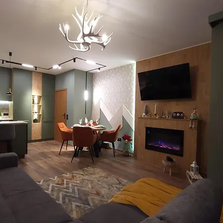 Pinewood Ang Premium Luxurious 15