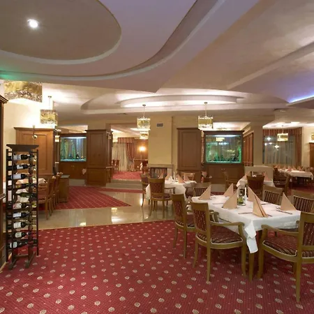 Pinewood Ang Premium Luxurious 15
