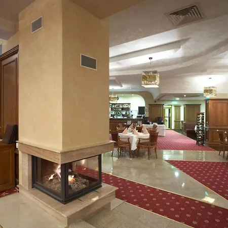 Pinewood Ang Premium Luxurious 15 *