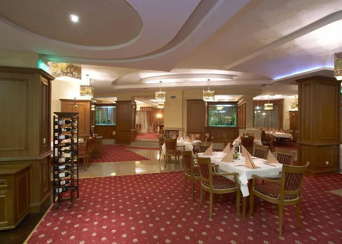 Pinewood Ang Premium Luxurious 15